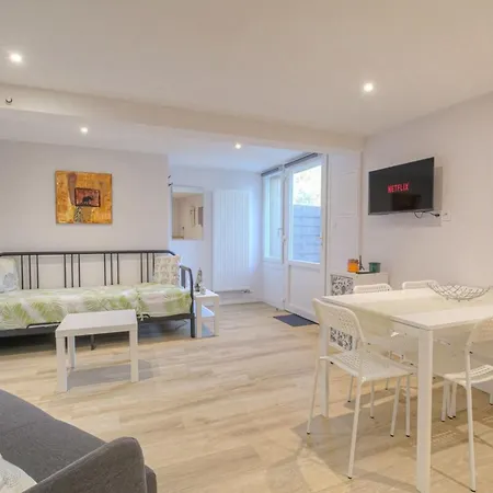 Cosy Ideal Deplacement Pro Avec Parking Gratuit Тассин-Ла-Деми-Луне